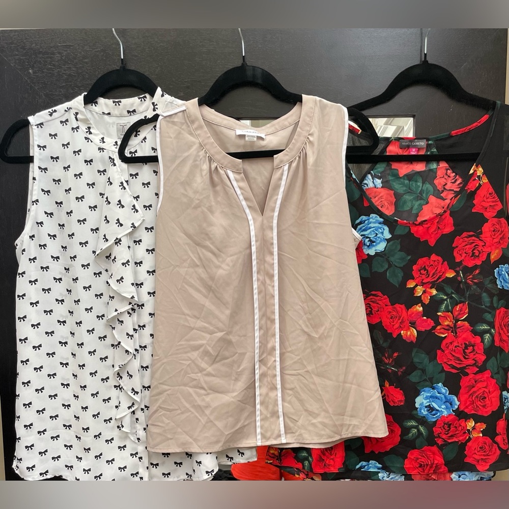 Bundle of 3 sleeveless Bouses